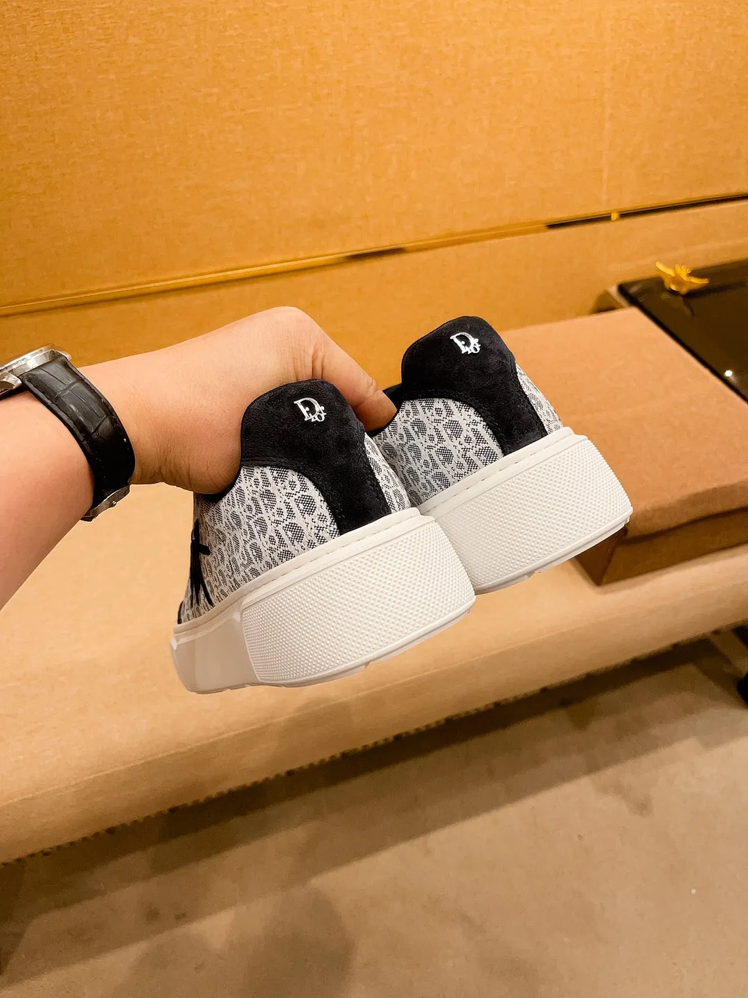 Men's shoes💰 400💰🔥【Dior】🔥Men's high-end brand of shoes official website 1:1 latest masterpiece: the upper is made of Italian imported first-layer cowhide with a comfortable and breathable lining➕original non-slip and wear-resistant outsole🔥, making walking more convenient and comfortable! An exclusive new model, a stunning work, a beautiful 1:1 replica [color] compared to the official quality! Create a fashionable personality to set off your uniqueness! A must-have for trendy men! Classic🔥Size: 38-44 Color: 🔥Multiple colors available🔥